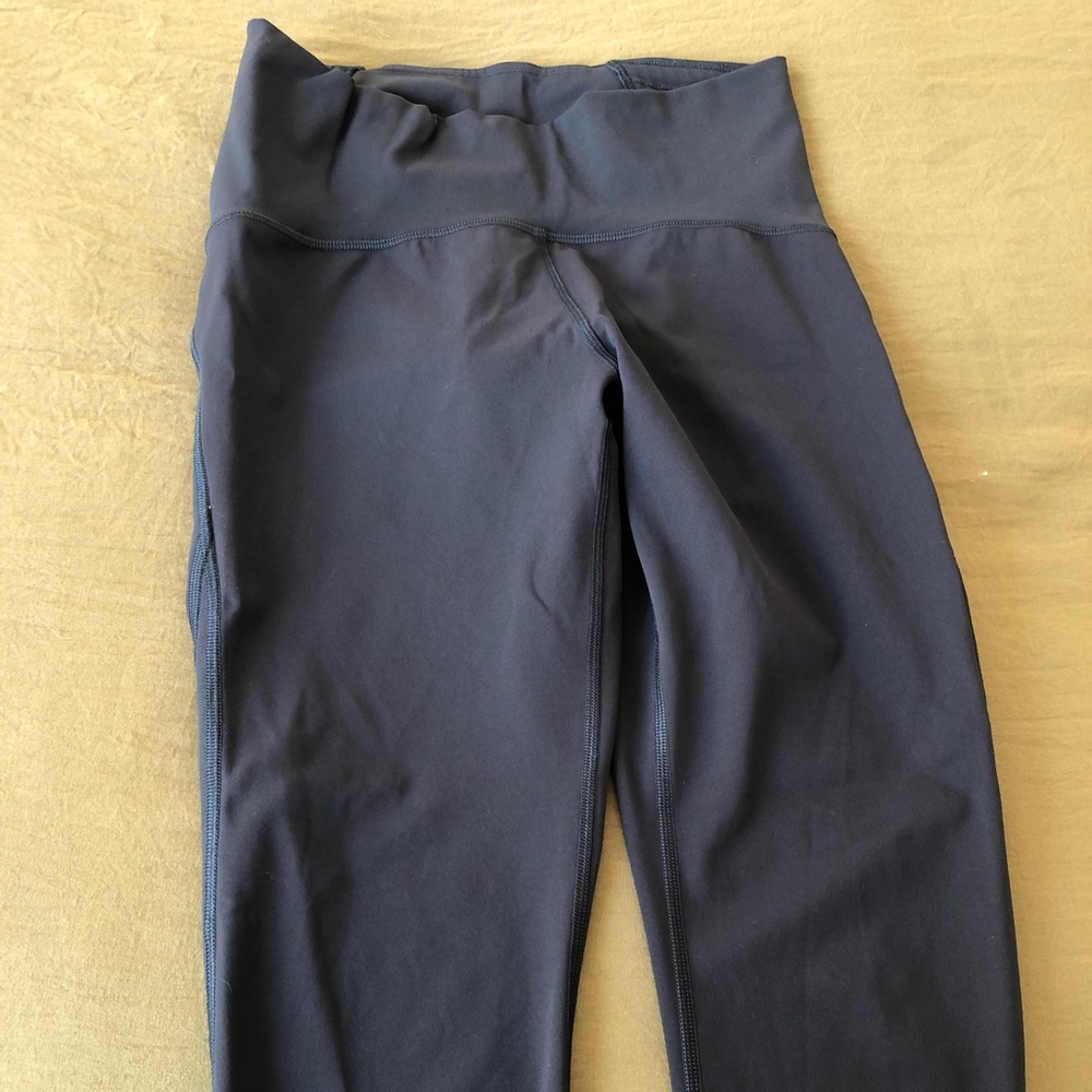 Lululemon navy cropped legging